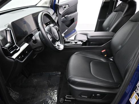 Certified 2024 Kia Sportage EX FWD image 11