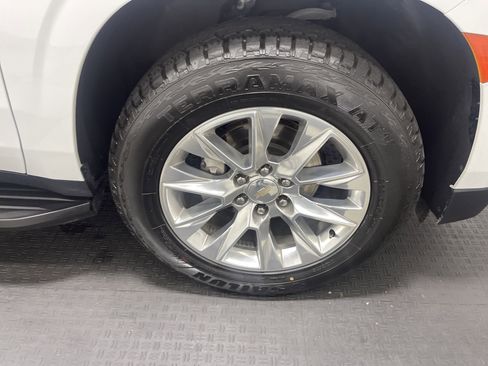Used 2023 Chevrolet Suburban Premier AWD/4WD image 29