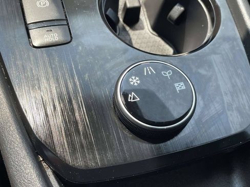Used 2025 Nissan Rogue SV AWD/4WD image 20