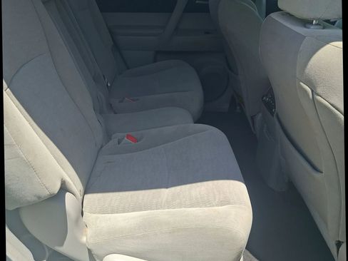 Used 2012 Toyota Highlander FWD w/ Tech Pkg image 9