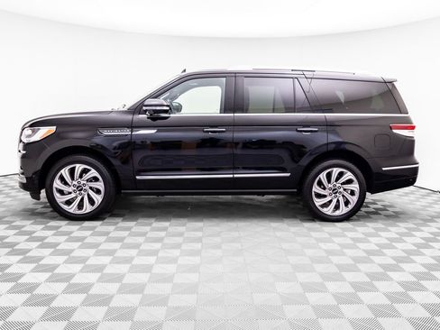 Used 2024 Lincoln Navigator Reserve AWD/4WD image 2