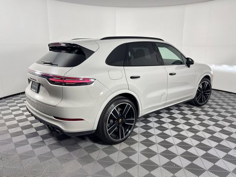 Certified 2022 Porsche Cayenne Turbo AWD/4WD image 9