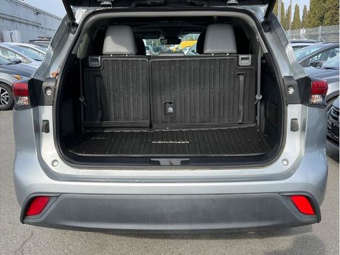 Used 2021 Toyota Highlander XLE image 5