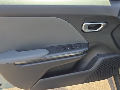 New 2025 Kia K4 LXS image 18