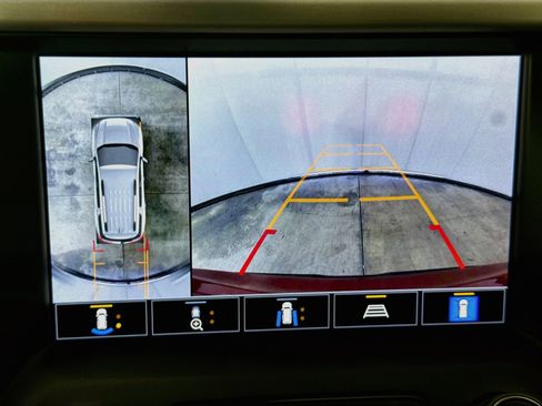 Used 2023 GMC Acadia SLT w/ Technology Package FWD image 16