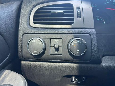 Used 2013 Chevrolet Avalanche LT image 28