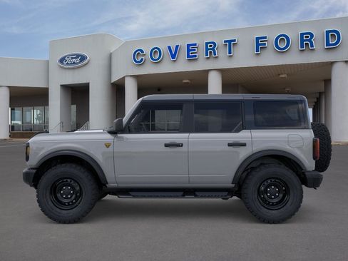 New 2026 Ford Bronco Badlands w/ Black Appearance Package AWD/4WD image 3