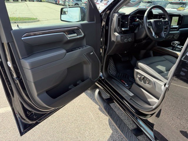 Used 2026 Chevrolet Silverado 1500 RST w/ Z71 Off-Road Package AWD/4WD image 8