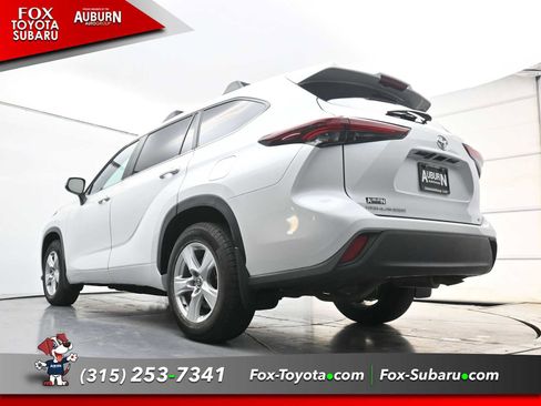 Used 2025 Toyota Highlander LE image 16