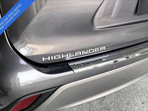 Used 2024 Toyota Highlander Platinum FWD image 42