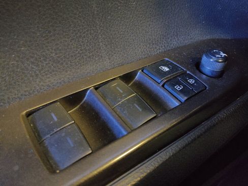 Used 2021 Toyota Camry SE w/ Carpet Mat Package (TMS) FWD image 27