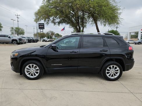 Used 2021 Jeep Cherokee Latitude w/ Mopar Interior Package image 6