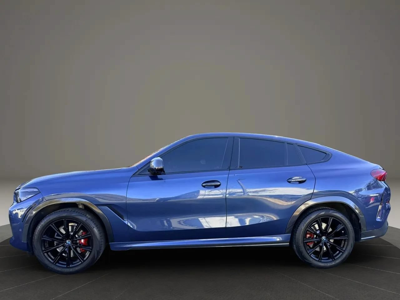Used 2022 BMW X6 xDrive40i w/ M Sport Package AWD/4WD image 8