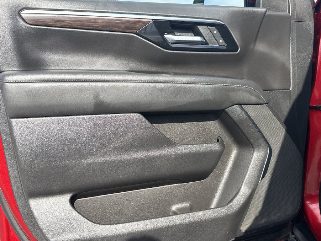 Used 2025 Chevrolet Tahoe LS RWD image 17