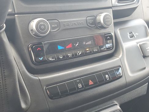 Used 2025 RAM ProMaster 2500 w/ Convenience Group image 16