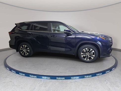 Used 2025 Toyota Highlander XLE AWD/4WD image 5