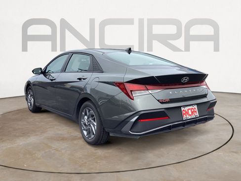 Used 2024 Hyundai Elantra SEL FWD image 12