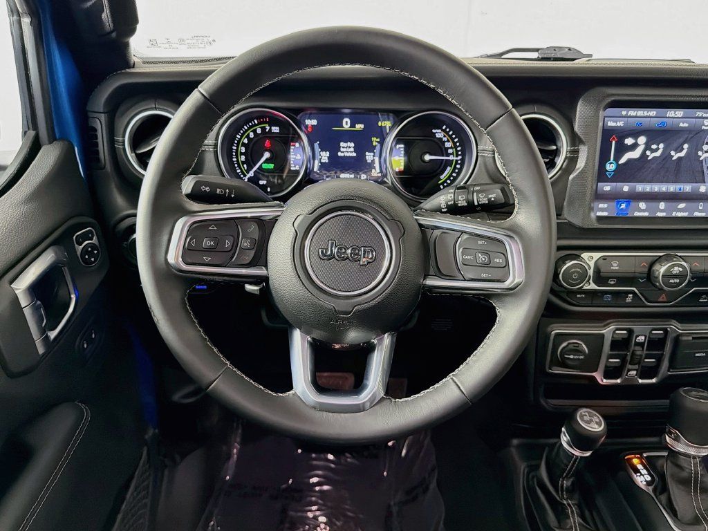 Used 2022 Jeep Wrangler Unlimited Sahara AWD/4WD image 11