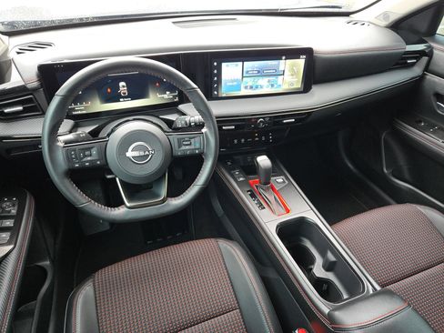 Certified 2025 Nissan Kicks SR FWD image 15