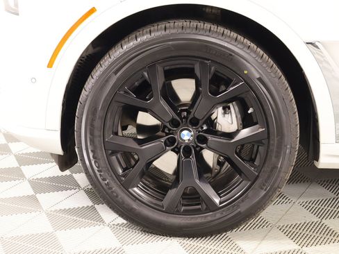 Used 2025 BMW X7 xDrive40i image 21