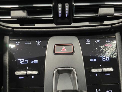 Used 2025 Porsche Macan Turbo image 31