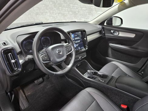 Used 2019 Volvo XC40 T5 Momentum image 13
