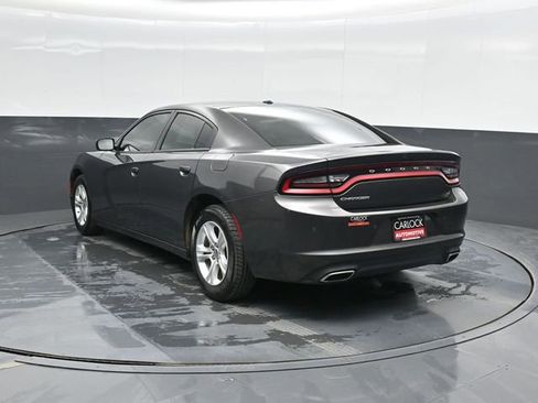 Used 2019 Dodge Charger SXT image 10