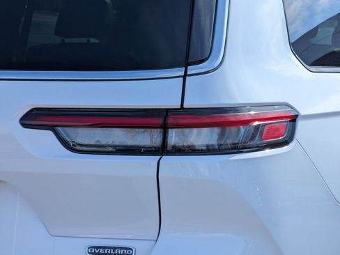 Used 2023 Jeep Grand Cherokee L Overland w/ Advanced Protech Group III image 11