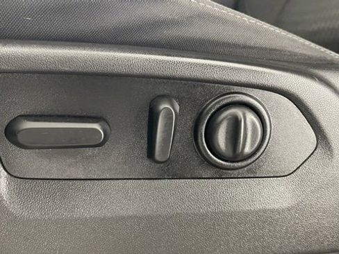 Used 2020 Chevrolet Silverado 1500 LT w/ All-Star Edition image 35