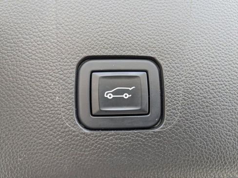 Used 2023 Chevrolet Traverse Premier w/ Redline Edition FWD image 16