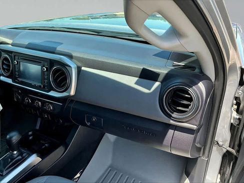 Used 2019 Toyota Tacoma SR5 AWD/4WD image 28