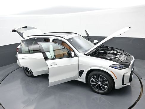 New 2026 BMW X5 xDrive40i w/ M Sport Package AWD/4WD image 39