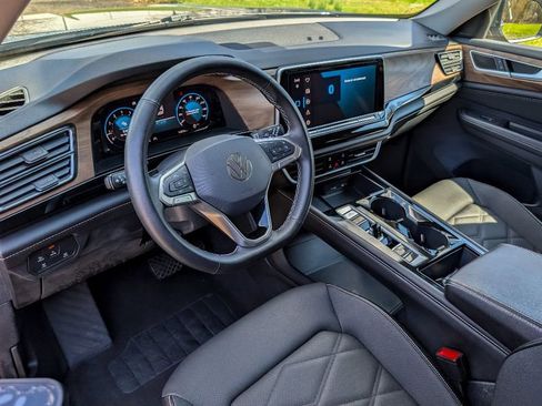 Used 2024 Volkswagen Atlas SE image 18