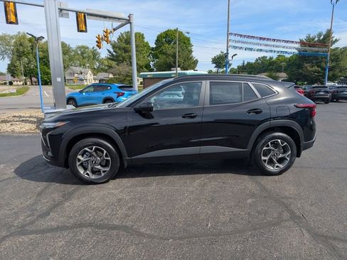 New 2026 Chevrolet Trax LT w/ Driver Confidence Package FWD image 4