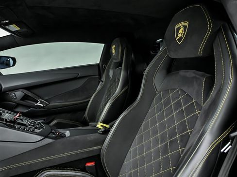 Used 2018 Lamborghini Aventador S AWD/4WD image 21