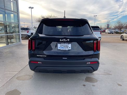 Used 2023 Kia Sorento LX image 6