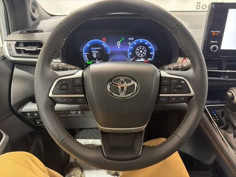Used 2025 Toyota Sienna XLE Woodland Edition AWD/4WD image 28