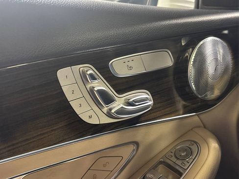 Used 2019 Mercedes-Benz GLC 300 4MATIC image 28