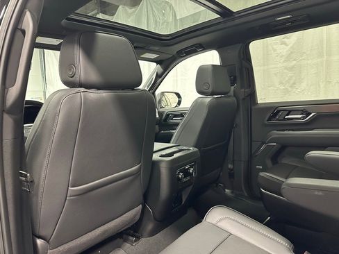 Used 2025 GMC Yukon XL Denali w/ Sun & Power Step Package image 43