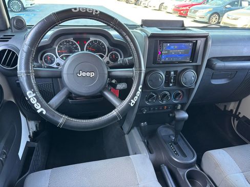 Used 2007 Jeep Wrangler Unlimited Rubicon w/ Dual Top Group AWD/4WD image 16