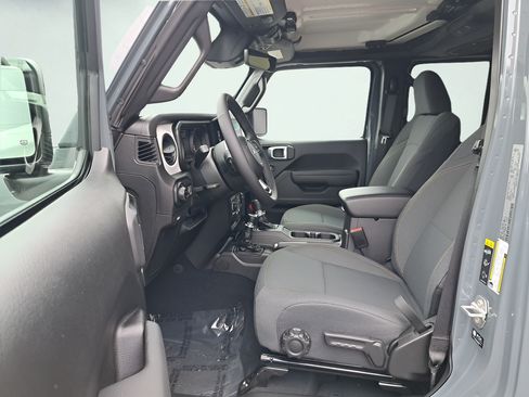 New 2026 Jeep Gladiator Sport AWD/4WD image 10