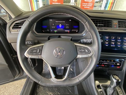 Certified 2022 Volkswagen Tiguan SE w/ Panoramic Sunroof Package image 28