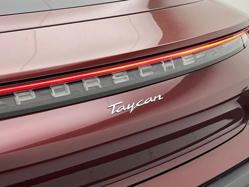 Used 2022 Porsche Taycan image 38