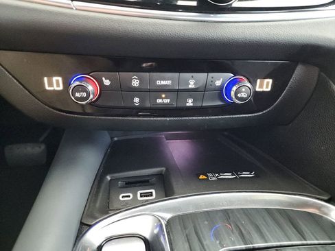 Used 2022 Buick Enclave Essence image 27