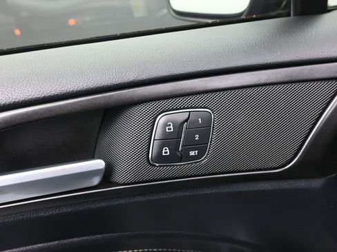 Used 2019 Ford Fusion Titanium image 17