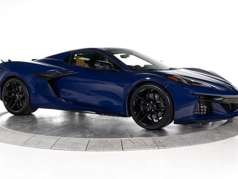 Used 2025 Chevrolet Corvette Z06 RWD image 8