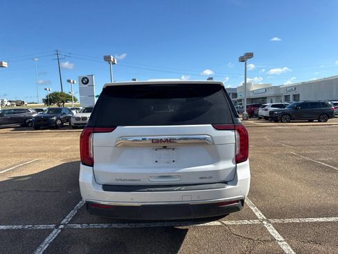 Used 2024 GMC Yukon SLT w/ SLT Luxury Package AWD/4WD image 6