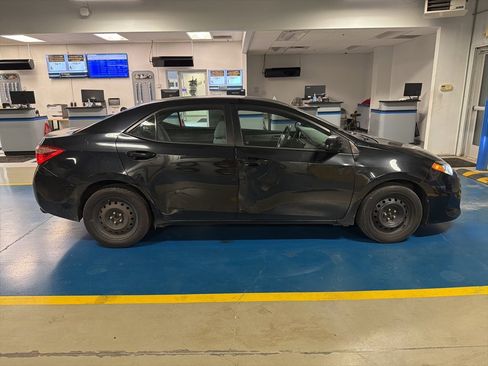 Used 2017 Toyota Corolla LE image 4