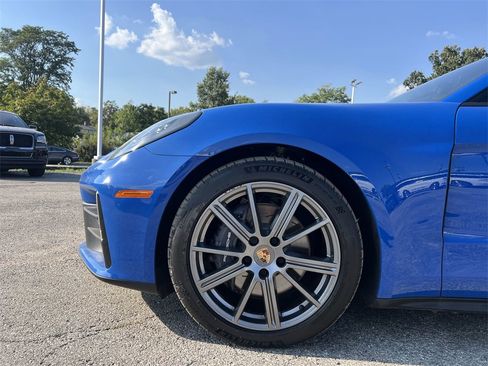 Used 2025 Porsche Panamera 4 image 25
