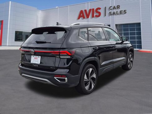 Used 2025 Volkswagen Taos SE AWD/4WD image 6